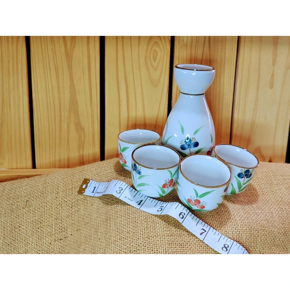 Japanese Tea/Saki Set. Floral  Oriental decoration collectible glassware VTG